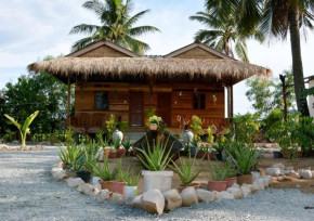 Отель Fish Island Bungalows  Кампот